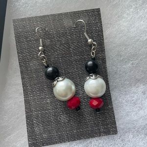NEW Lavish boutique faux pearl beaded earrings